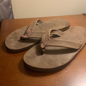 Never worn brown Rainbow flip-flops